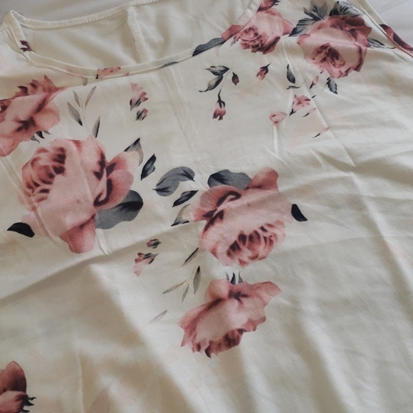 💕1 LG left 💕New boutique floral tank top - Picture 8 of 8